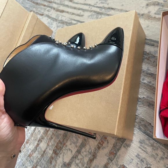 Shoes - Picture 4 of 5